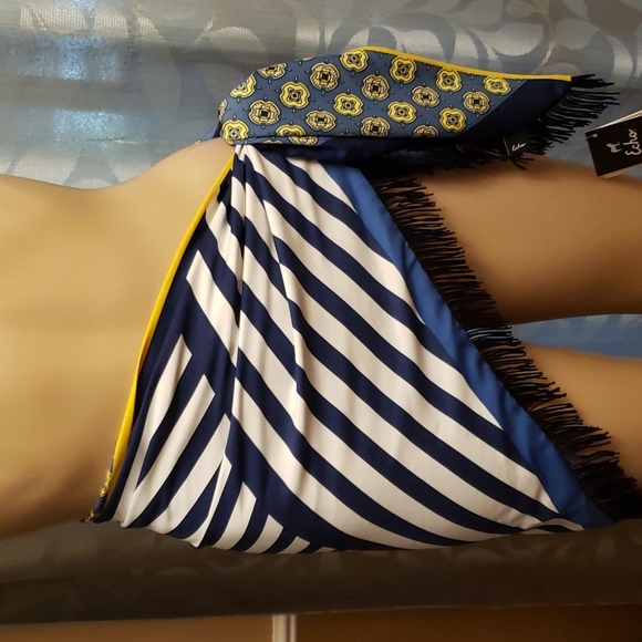 Reversible Scarf or Wrap - Picture 14 of 14